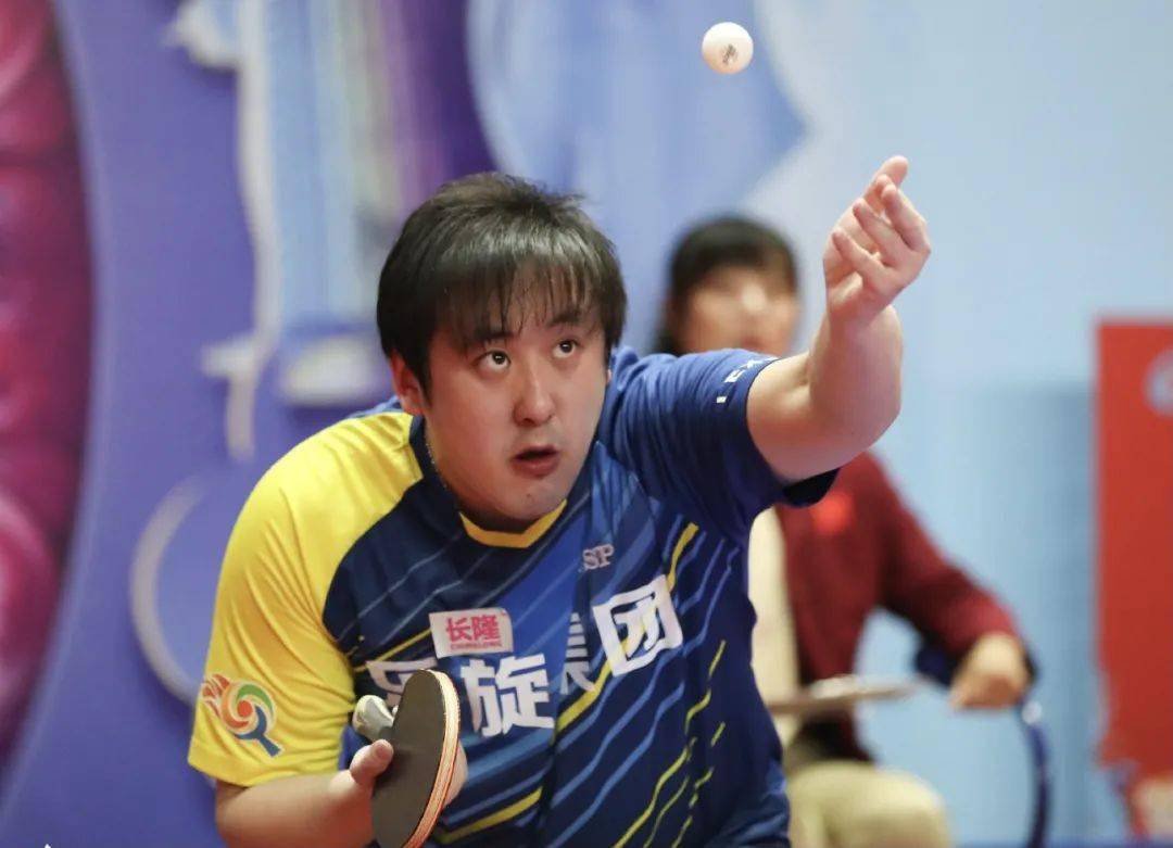 但被称之为草根球王的朱毅也十分有来头,上海业余乒乓圈流传着一句人