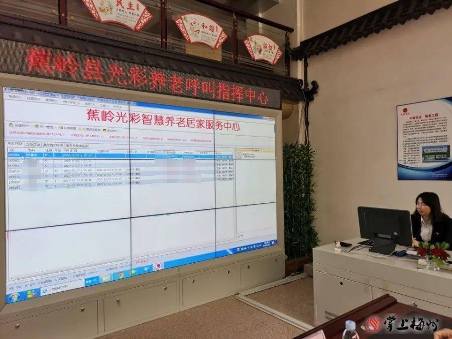 "用3秒时间一直按智能手机手表的sos键,就能直接呼叫中心平台……"在