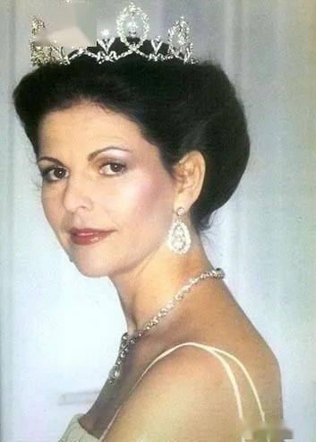 康尼迪特钻石水滴王冠,大颗钻石形状如同水滴,是西尔维娅王后收到的