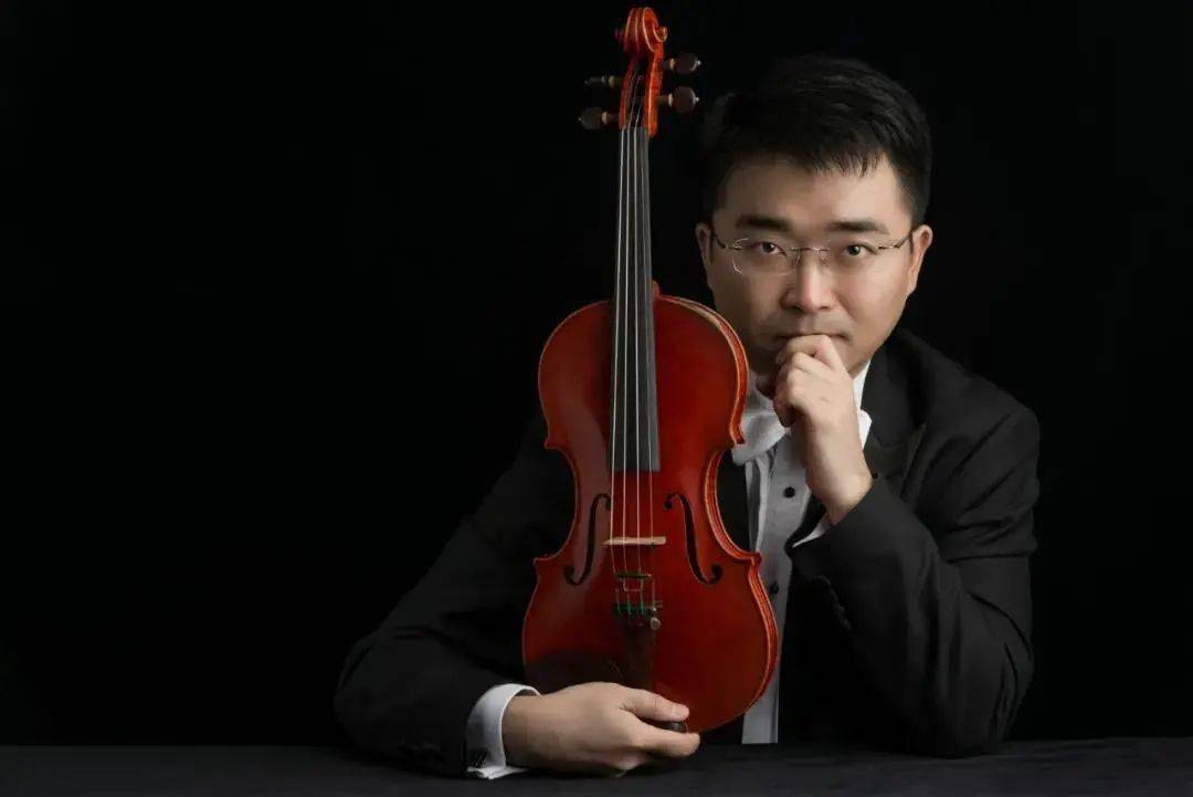 男高音歌唱家李爽