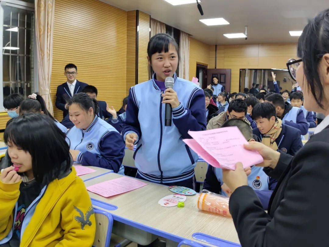 党组成员,政治部主任梁巍,梧州市第七中学党总支副书记卢汉林出席活动