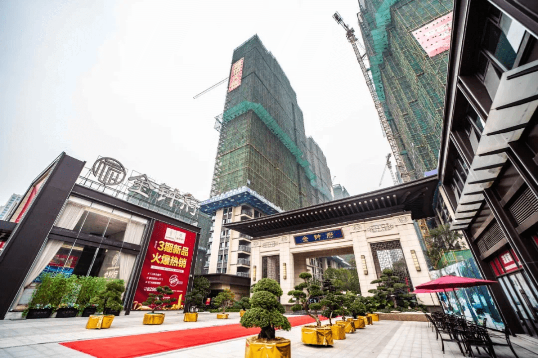 金钟环球中心10号栋喜封金顶,家境渐成,温暖可期!