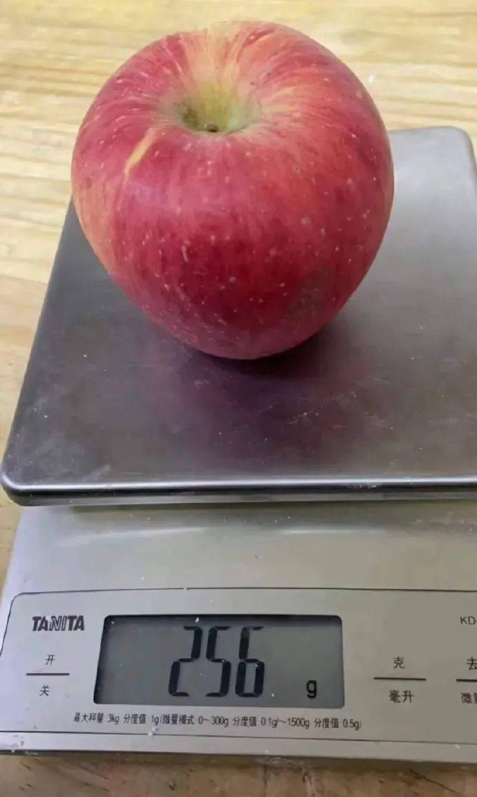 好的没问题我要256g的▼当妹子向直男索要平安夜苹果~那一串"哈哈哈哈