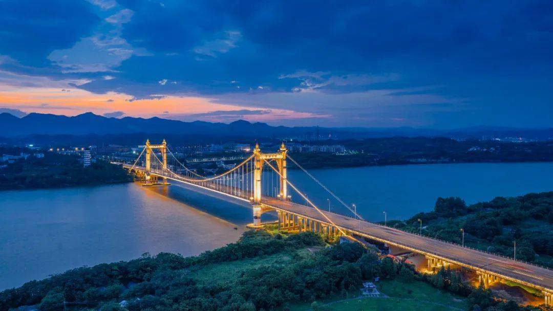 航拍2020的赣州,城市夜景美轮美奂_大桥