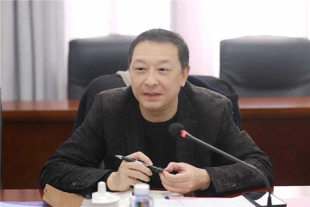 致达集团教育事业部总经理周晓芳,上海中侨职业技术大学校长陈晓斌,校