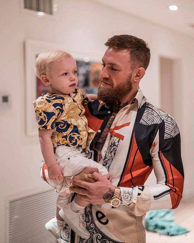 恭喜ufc巨星嘴炮公布未婚妻怀孕喜讯贾斯汀比伯送祝福