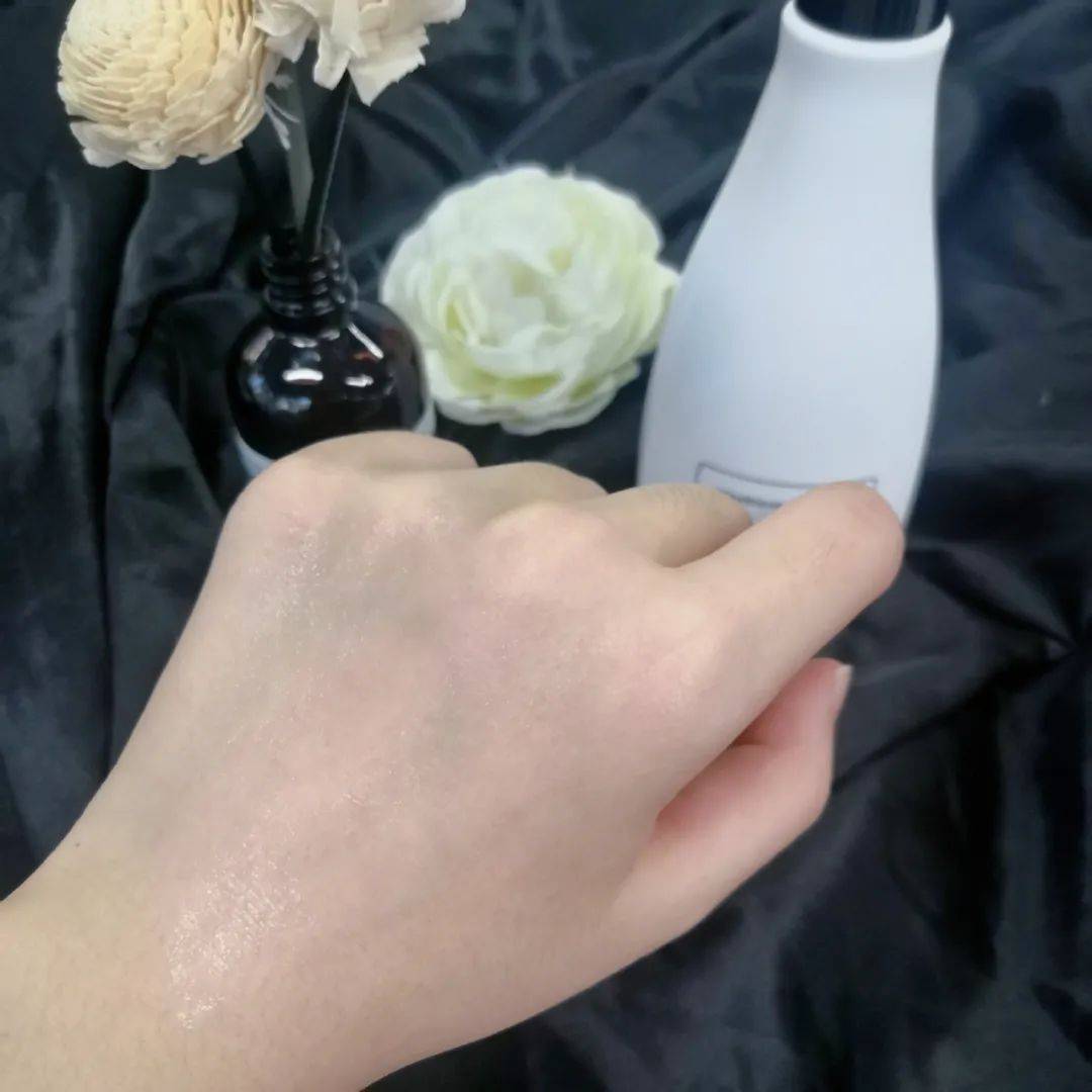 精华液可以当身体乳吗(精华水可以当身体乳用吗) 精华液可以当身体乳吗(精华水可以当身体乳用吗)