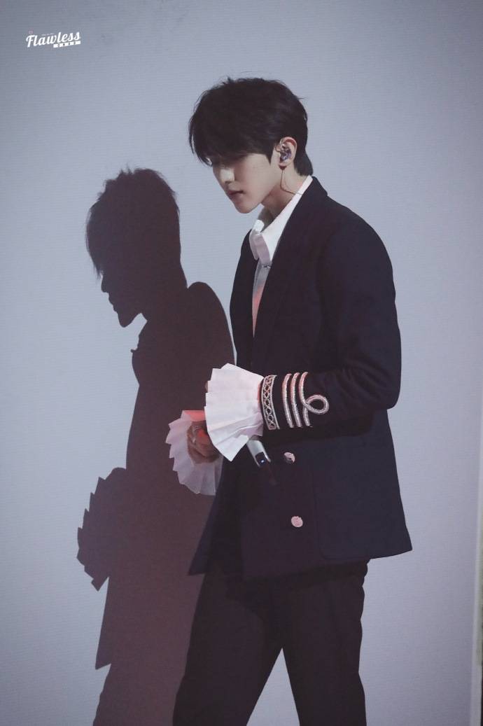 制作人谭伊哲采访提到蔡徐坤:约着吃火锅早到半小时都没有动筷子