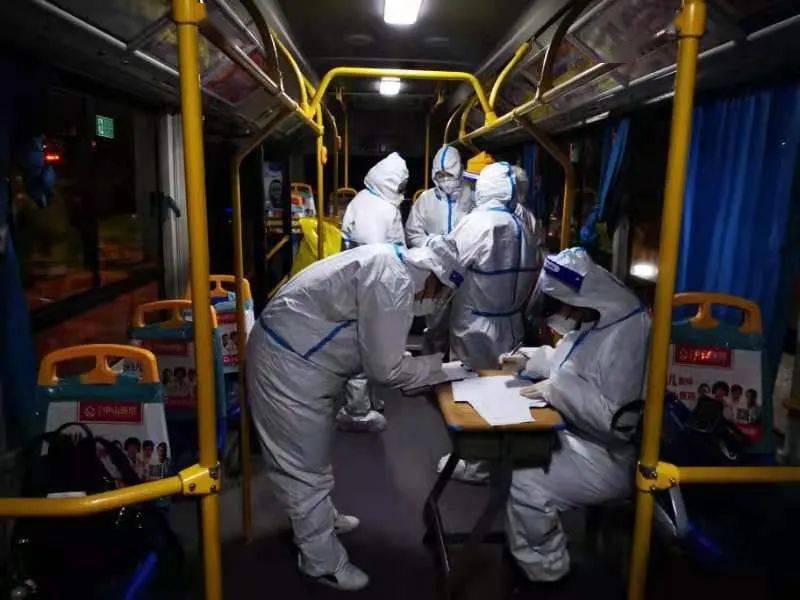 疫情防控封闭隔离小区200小时一句谢谢我们就很开心