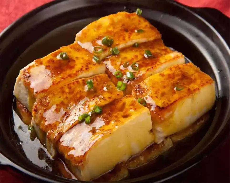 看这里教你做一款最家常的广东客家菜客家酿豆腐