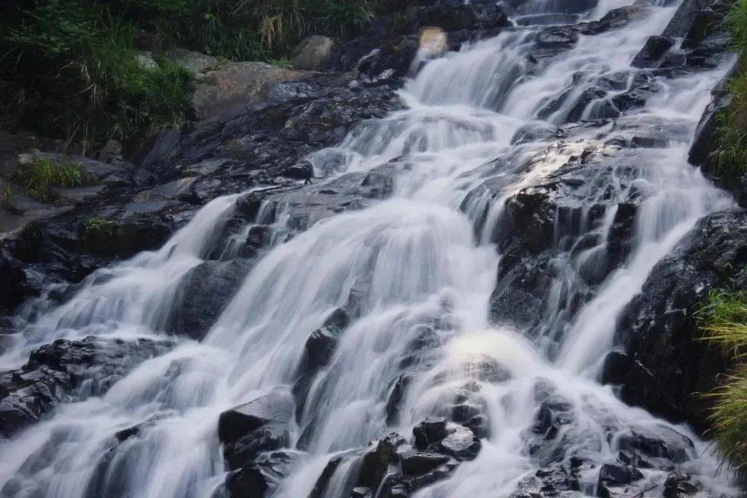 寧德土豪景區竟拿銅錢鋪路走完感覺打開財富之路