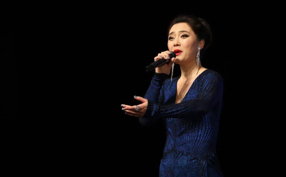 媒体报道中央歌剧院在甘肃开展慰问演出