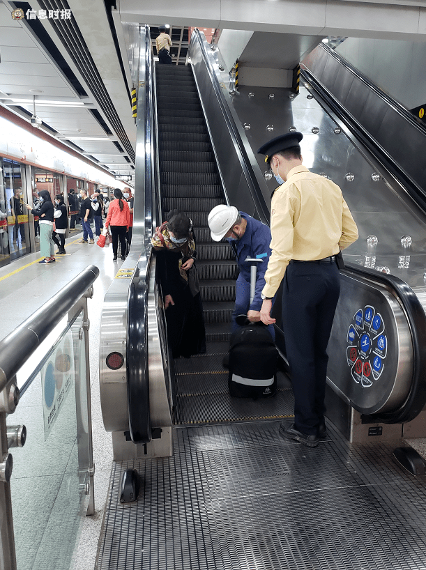 广州地铁提醒!_扶梯