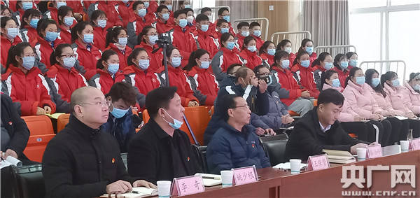 育家国情怀,担时代责任——开封市副市长钱忠宝为铁路中学讲授思政课