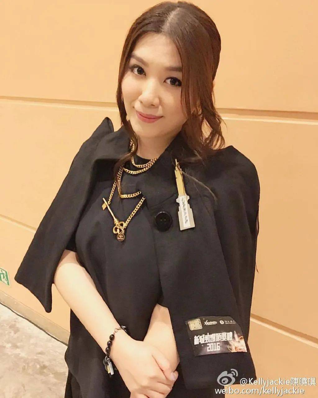 15年前凭一首歌红极一时消失多年后出现自爆曾抑郁身形暴胀