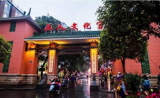 来了文化宫怎么能够不来牧牛天下撮一顿小龙虾,吃一顿潮汕牛肉火锅呢