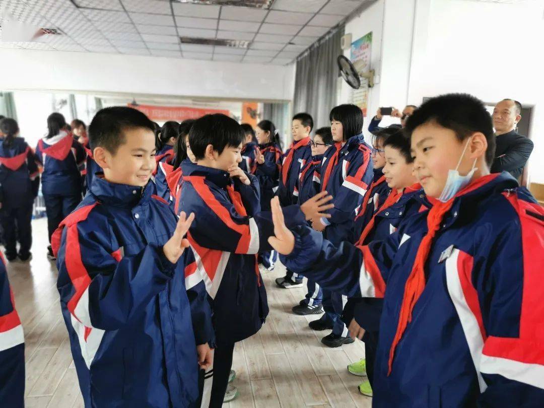 未成教育敞开心扉沟通你我小桔灯心理健康志愿服务队走进长师附小