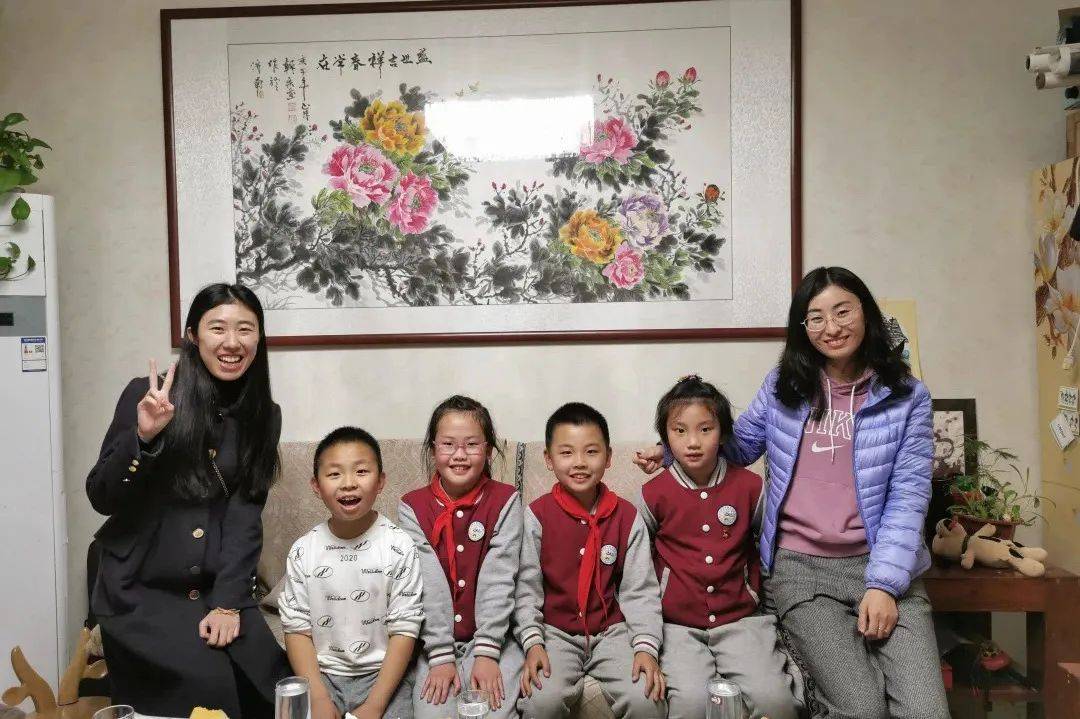 9慈善爱心捐赠颂扬公益文明2020年11月,东城逸家小学举办了第四届爱心