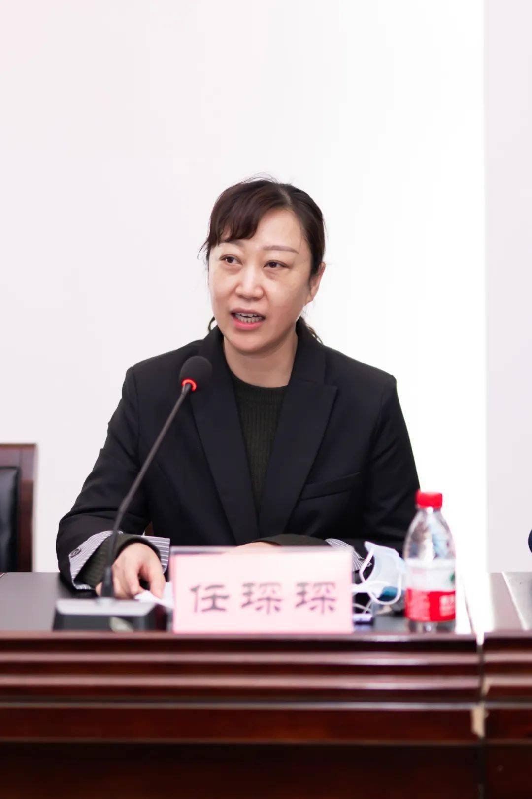 在开班仪式上,李成志教授代表超声医疗国家工程研究中心授予郑大三