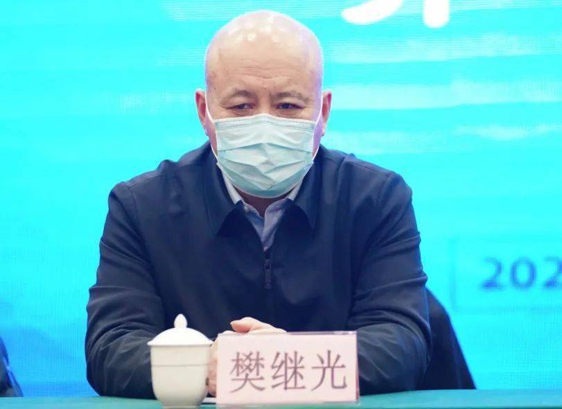 国医大师李佃贵教授,唐山市人民政府副市长曹全民分别