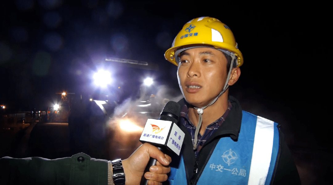 新闻特写凌晨的冲刺