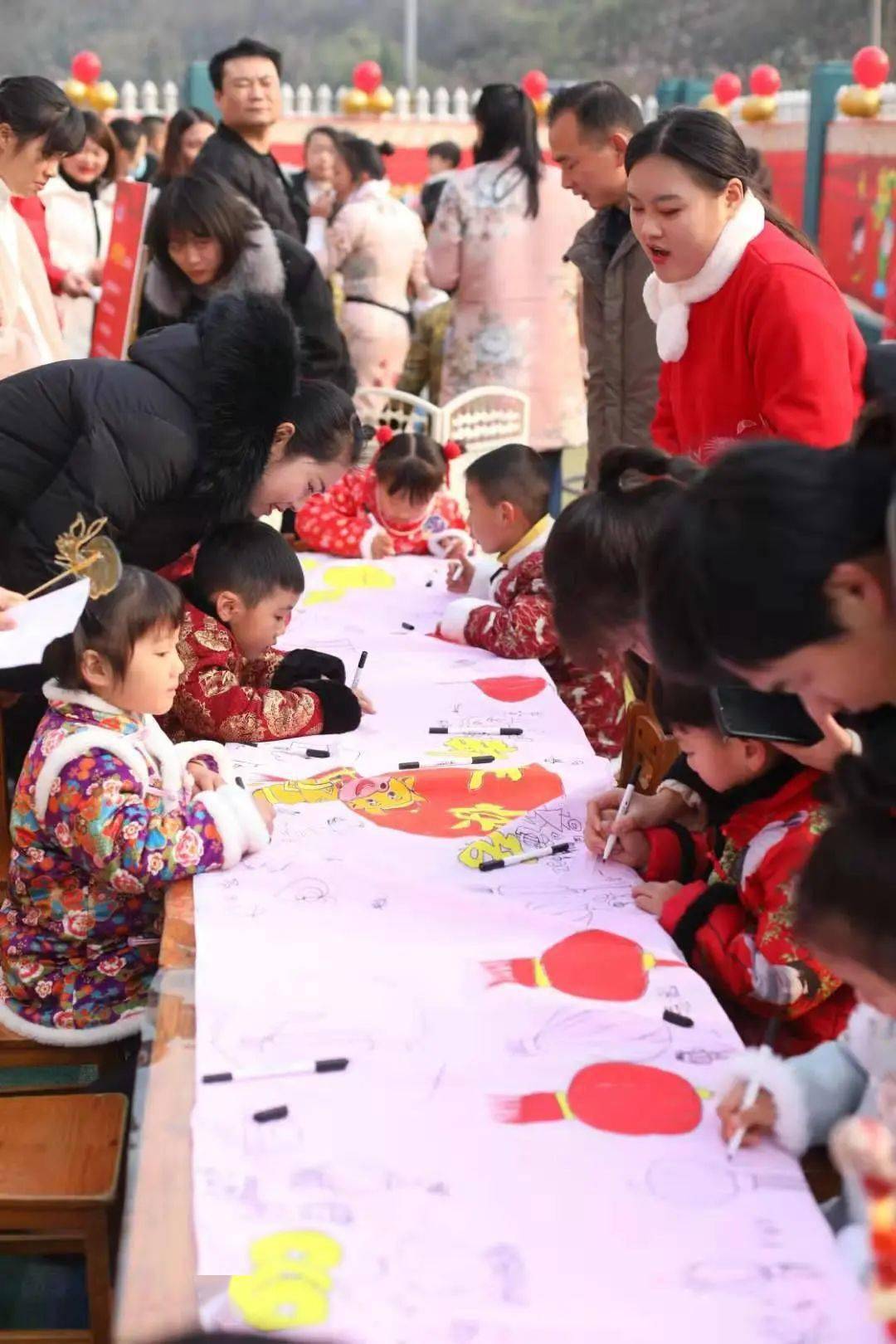 糖葫蘆剪紙燈謎舞龍和平鴿幼兒園迎新年活動好吃好玩嗨不停