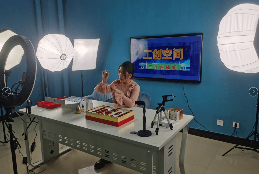 鹤岗市总工会工创空间共享直播间投入使用