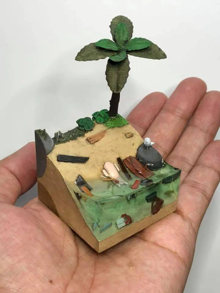 怀着岛国人对于海洋的敬畏他手工打造了一系列未来水世界微缩场景