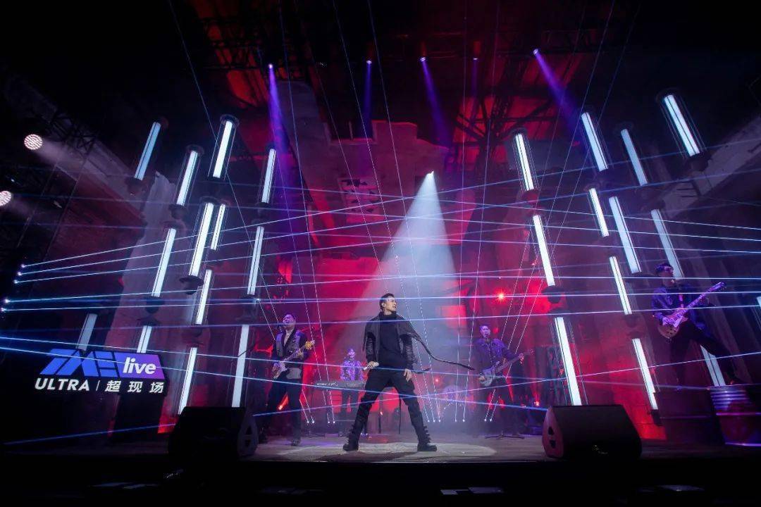 「锋狂摇滚」演唱会携四乐队共同燃炸超现场(附全场回顾视频)_舞台