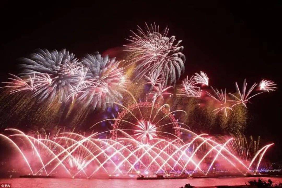 错过的跨年烟花秀我陪你看