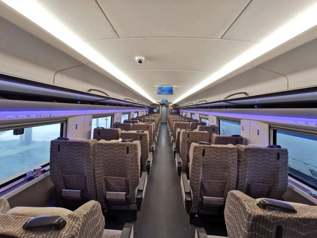 来了来了广西喜提首趟cr300af型高颜值复兴号动车