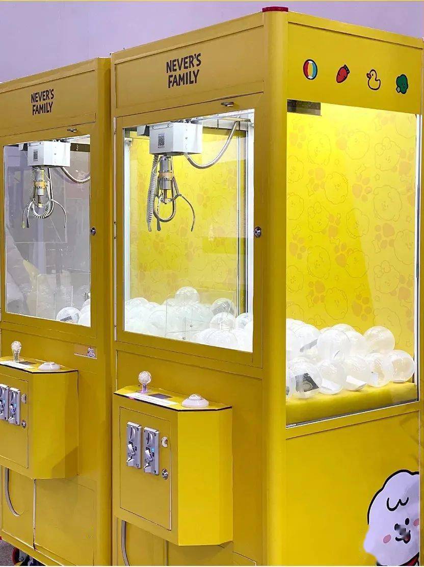 首台定制奈娃家族主题大头贴以及藏有各种奈娃家族小周边的抓娃娃机哟