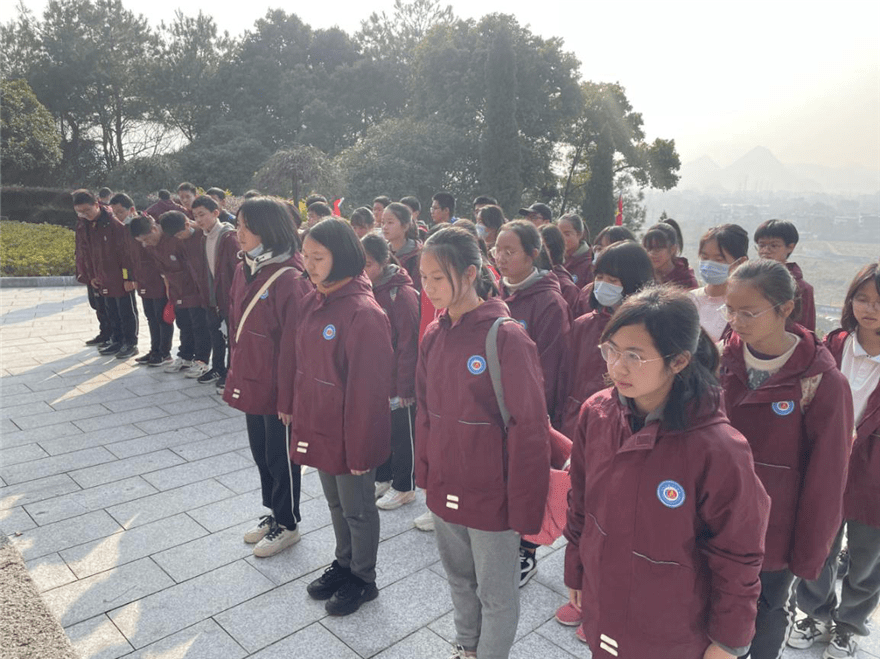 桂林十八中的校服图片
