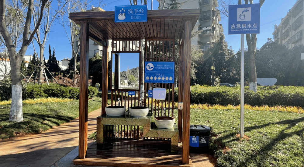 城市公园(广场),旅游景区,城市主干道等合适位置处均设置了洗手设施