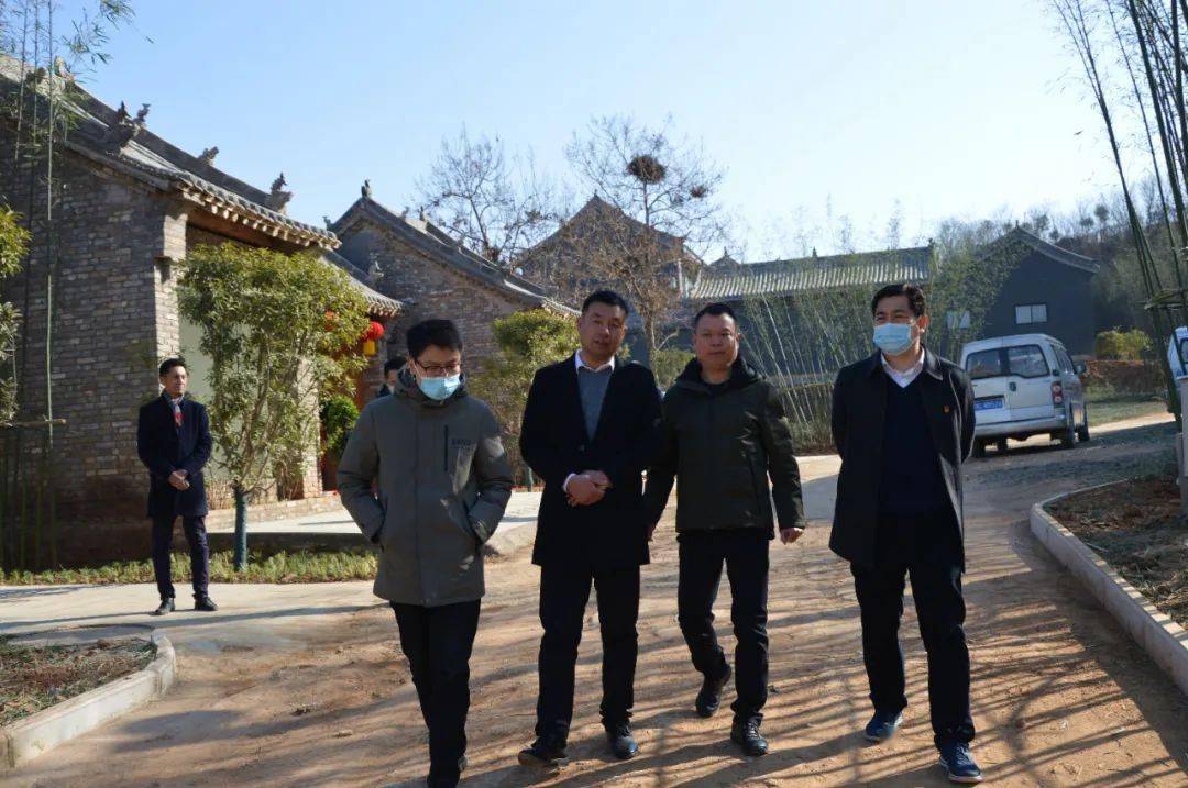 洛阳市文化广电旅游局局长胡大鹏到倒盏村检查安全生产和疫情防控工作