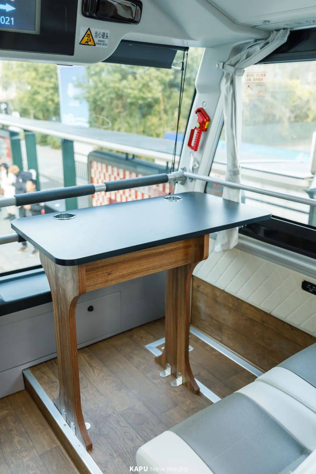 首探杭州双层巴士大红豆来了皮质软座玻璃天窗全新升级带来超舒适体验