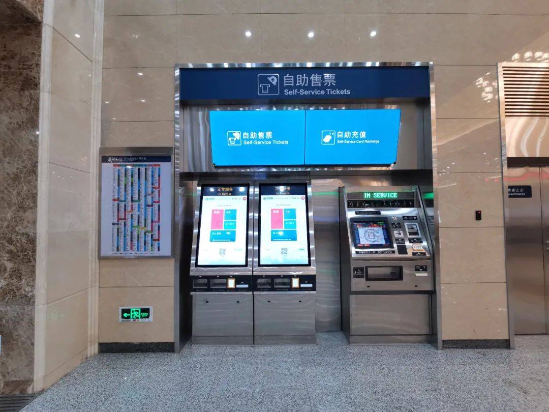 取票,地铁16号线中段设置全新的互联网自动售票机,并特别加大了屏幕