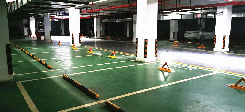 (丹阳)碧桂园小区16,17栋楼下安装了地锁,据小区业主称,之前物业说17