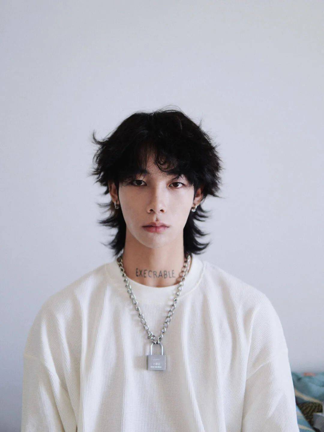 鲻鱼头的打理方法有很多 可三七 四六 背头 中分 根据你平时习惯去跟