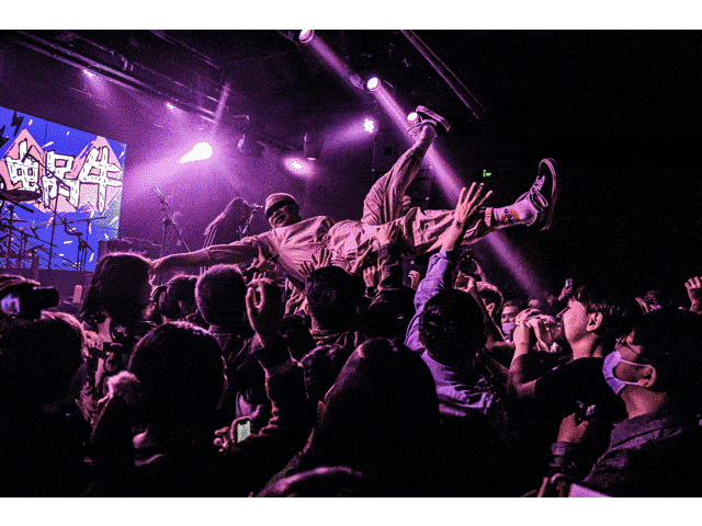 元旦在家看演出回春丹xbadsweetheartx暴走蜗牛pogo跳水炸翻全场