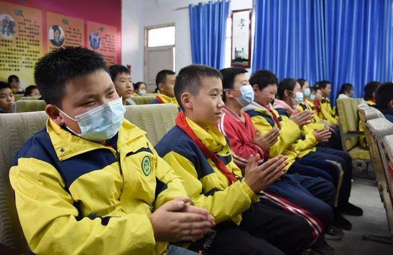 城关二小举行"修身立德 问道求真"师生读书论坛活动_道真