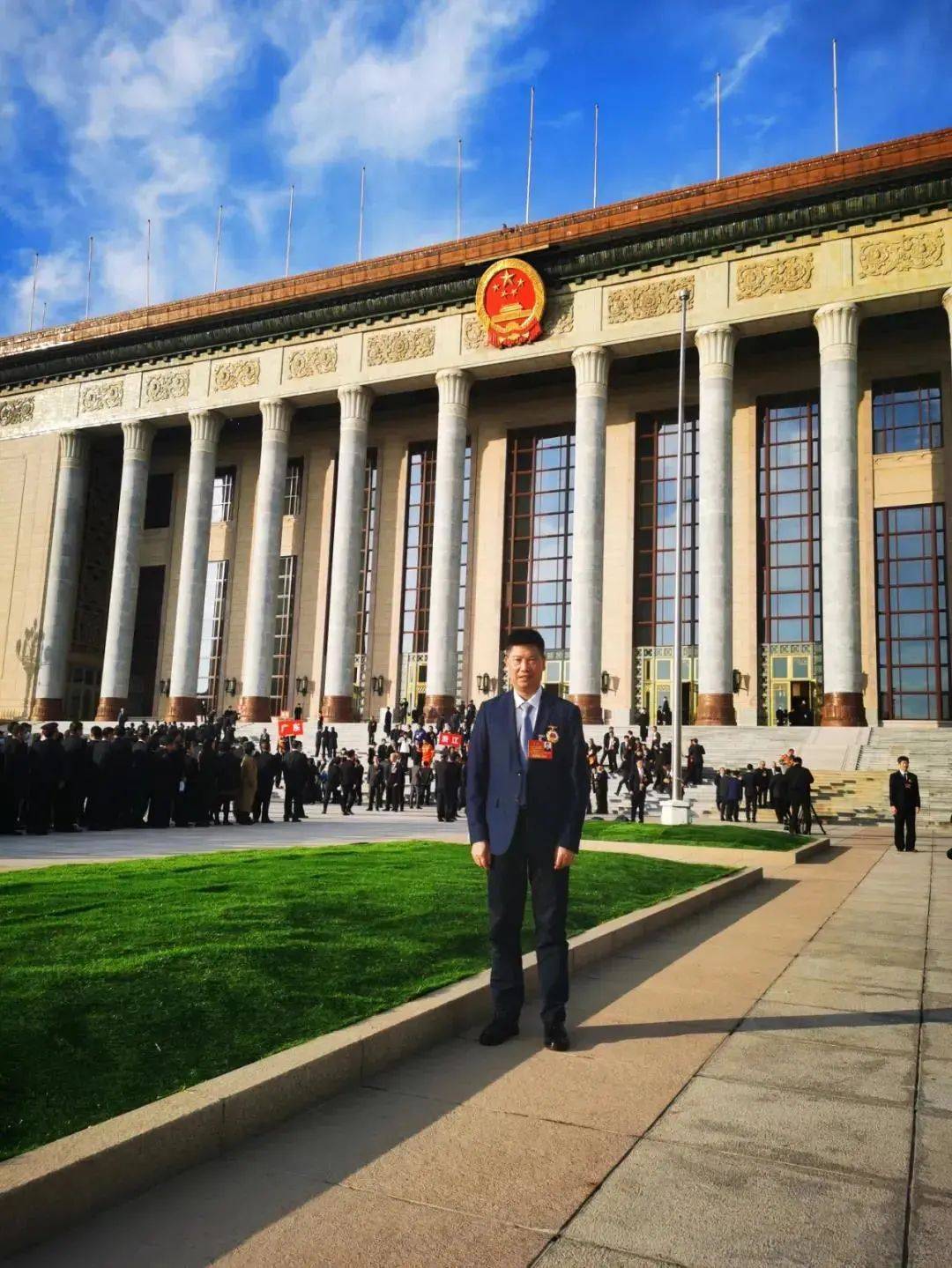 德清县阜溪街道五四村党总支书记,村股份经济合作社董事长孙国文