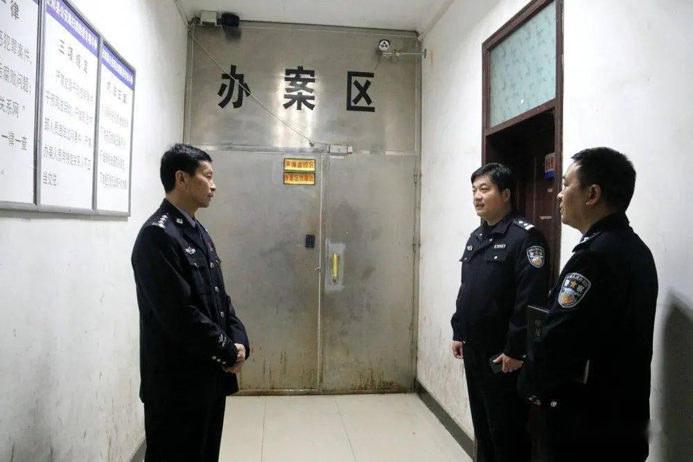 正阳县副县长,公安局局长韦书政督导检查元旦安保工作