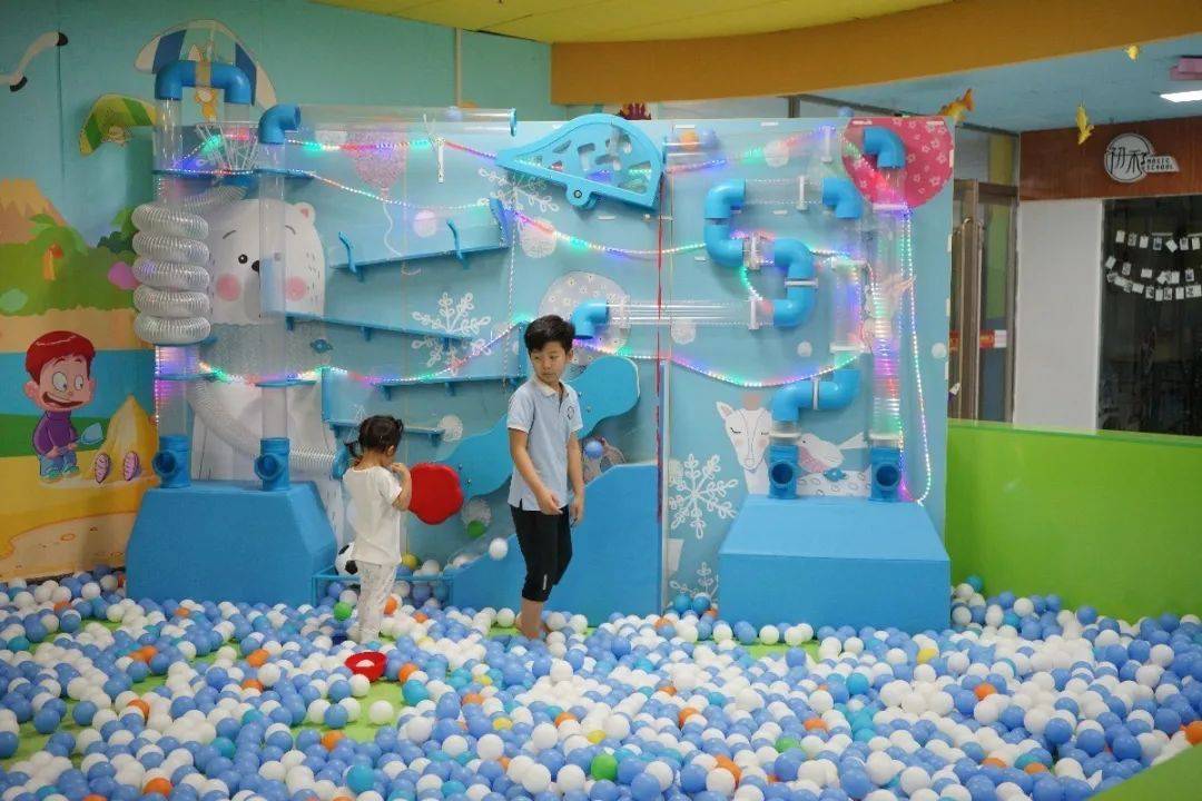 199元嗨玩聊城室内儿童乐园儿童闯关千层漏火车头滑梯室内畅玩再冷也