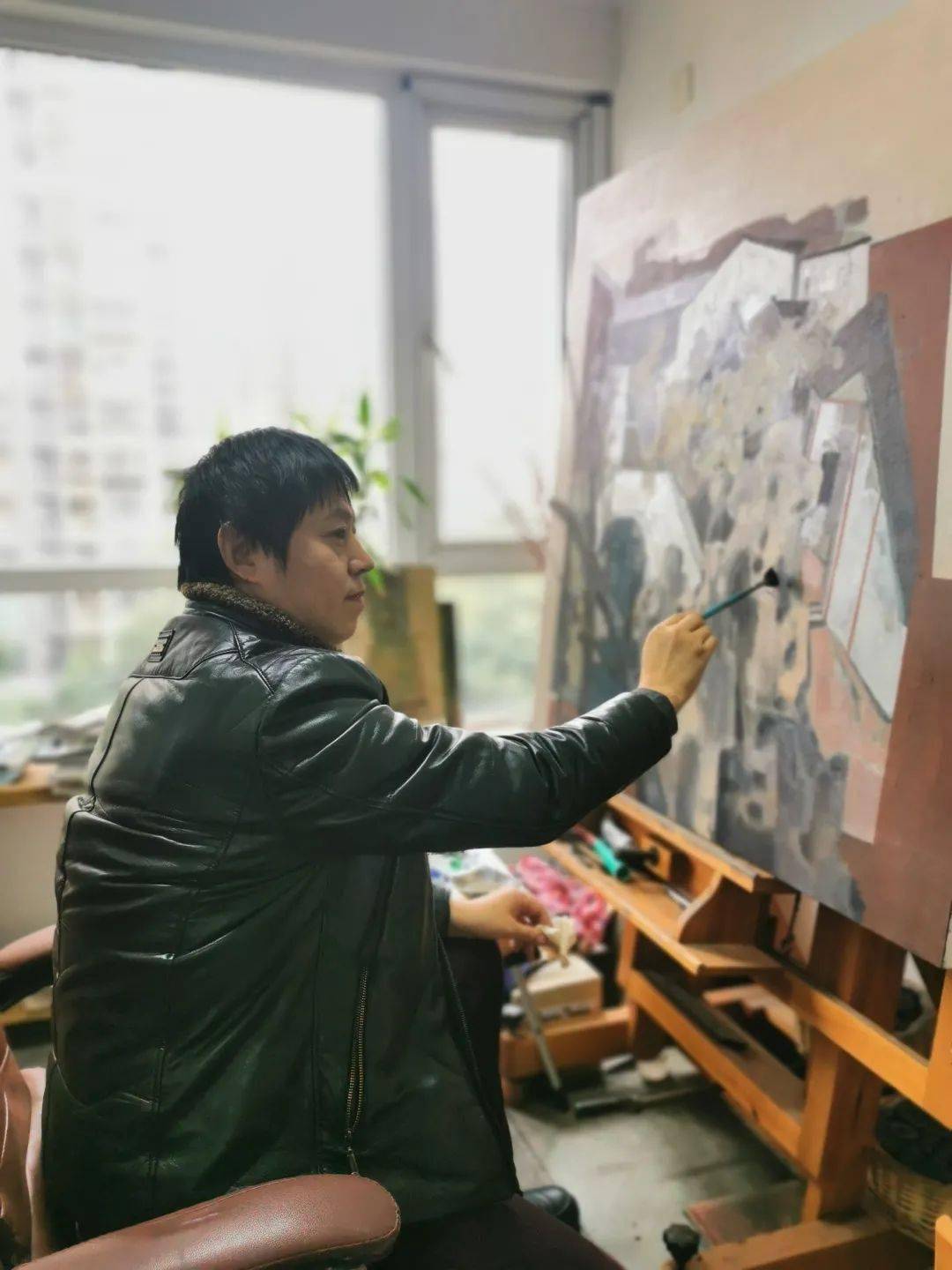 成都画院专职画家,中国美术家协会会员,国家艺术基金评审专家,国家