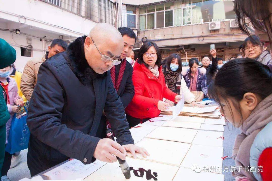 頒獎儀式上,曾小喜指出,書法是一門學問,是青少年健康成長的好伴侶