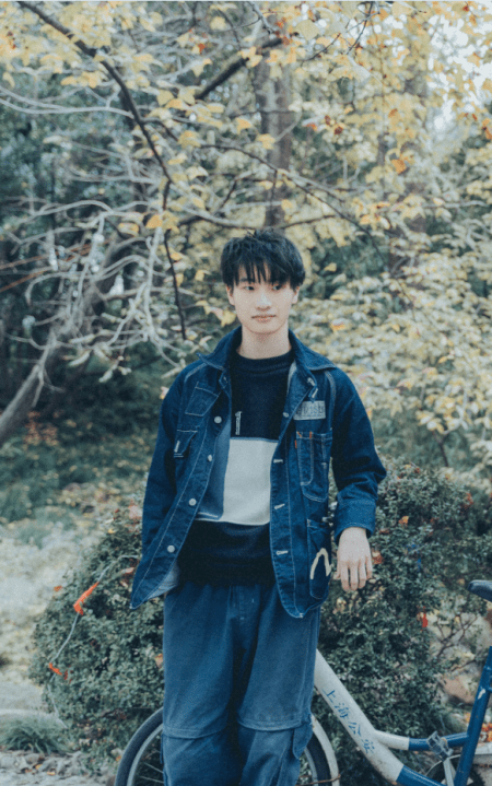 的活力释放没有过多点缀 简单休闲简约干净少年气摄影爱好者:李昱辰