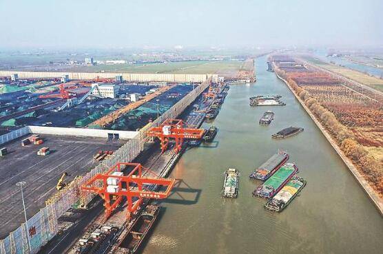 亿吨大港顺堤河作业区赵亚玲 摄地处内陆的徐州,不沿江,不靠海