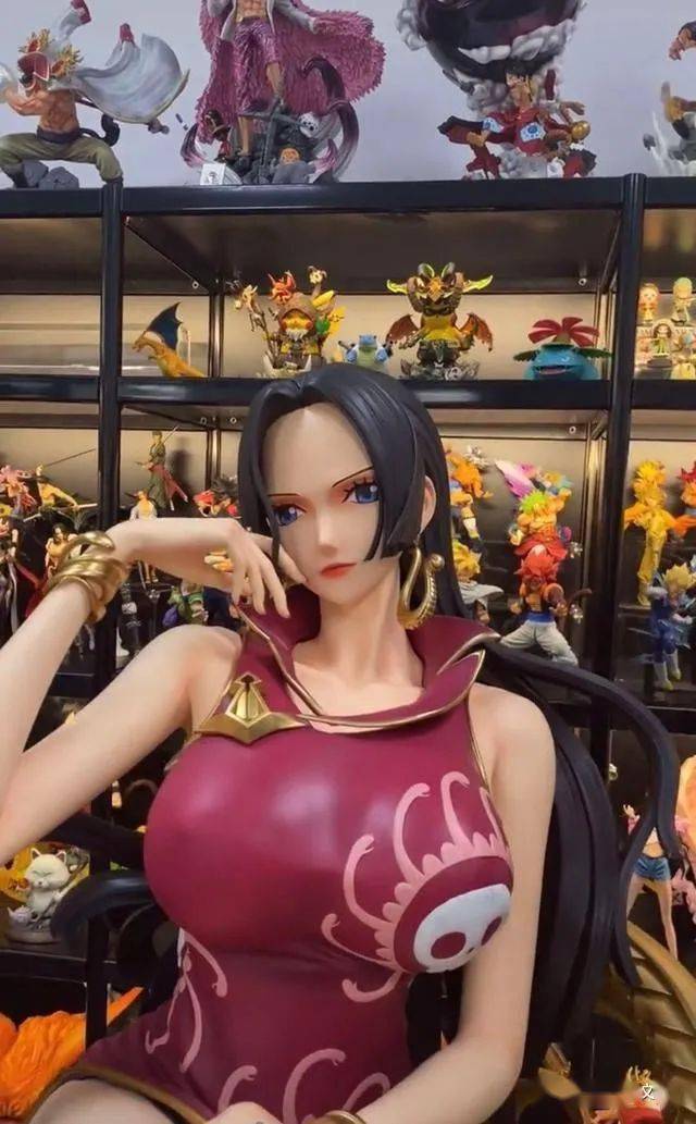 花一年工资买海贼王女帝手办是什么体验小哥实力炫耀