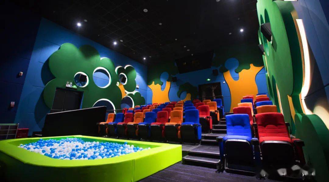 reald影厅梦幻船头观景台磁带 查理卓别林的造型墙霓虹灯氛围墙时光